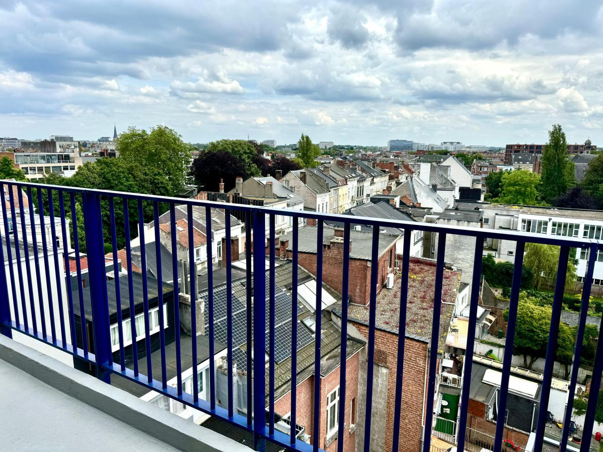 Belga 3 Bedrooms. Appartement *
